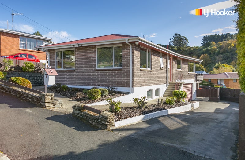 9 Colquhoun Street, Glenross, Dunedin - Carousel 1