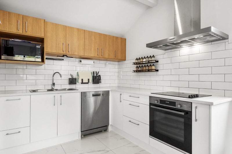 13A Morton Avenue, Forrest Hill, Auckland - Carousel 1