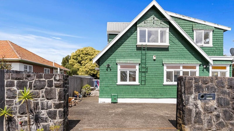 1/18 Reid Road, New Lynn, Auckland - Carousel 1