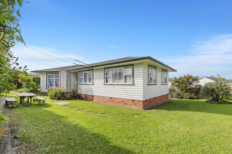 27 Litten Road, Cockle Bay, Auckland - Carousel 2
