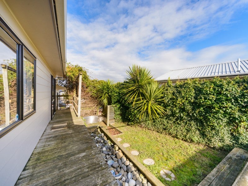 11A Dahlstrom Grove, Kelvin Grove, Palmerston North - Carousel 26