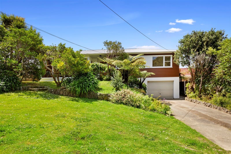 6 Lane Crescent, Tawa, Wellington - Carousel 1