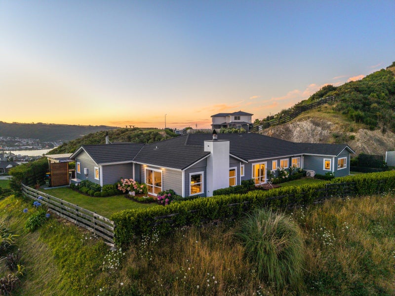9 Baxters Rise, Aotea, Porirua - Carousel 2