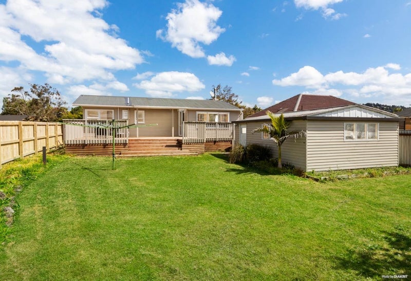 24 La Rosa Street, Green Bay, Auckland - Carousel 2