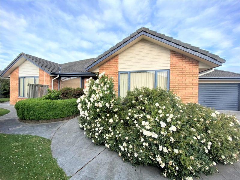 8 Amdale Avenue, Broomfield, Christchurch - Carousel 1