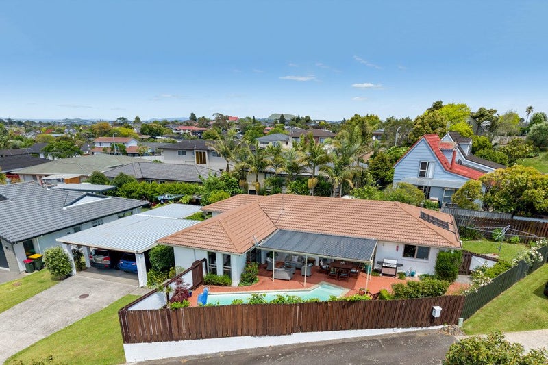 17 Jane Gifford Place, Half Moon Bay, Auckland - Carousel 2