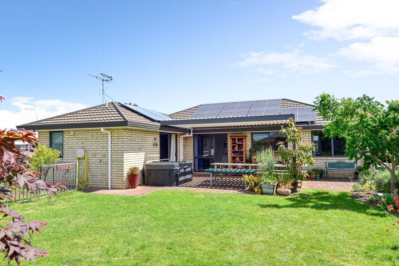 21 Mangakoea Place, St Andrews, Hamilton - Carousel 2