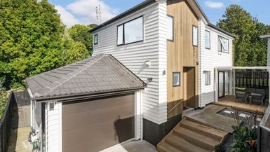 33A Trias Road, Totara Vale, Auckland - Carousel 1