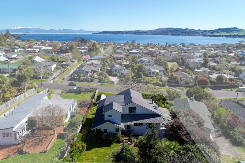 20 Sunset Street, Hilltop, Taupo - Carousel 1