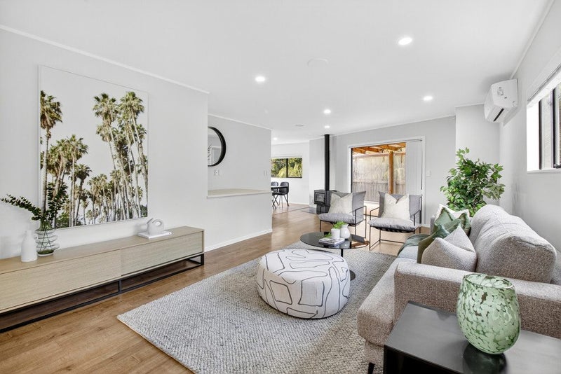 11 Longview Rise, Massey, Auckland - Carousel 1