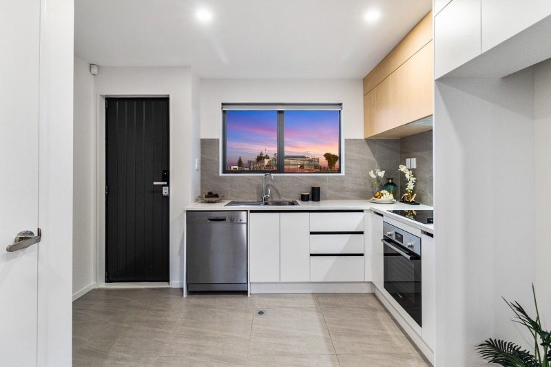 1 Red Arches Road, Henderson, Auckland - Carousel 2