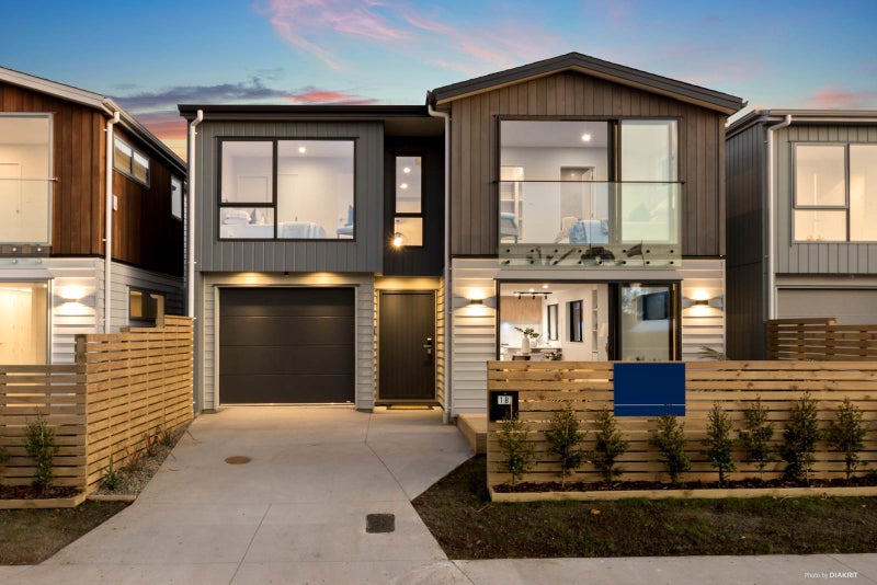 1B Sea Spray Drive, Bucklands Beach, Auckland - Carousel 1