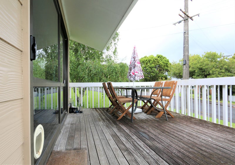 5A Deane Avenue, Titirangi, Auckland - Carousel 2