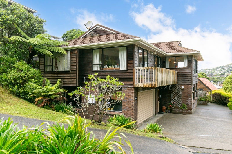 23B Thatcher Crescent, Crofton Downs, Wellington - Carousel 1