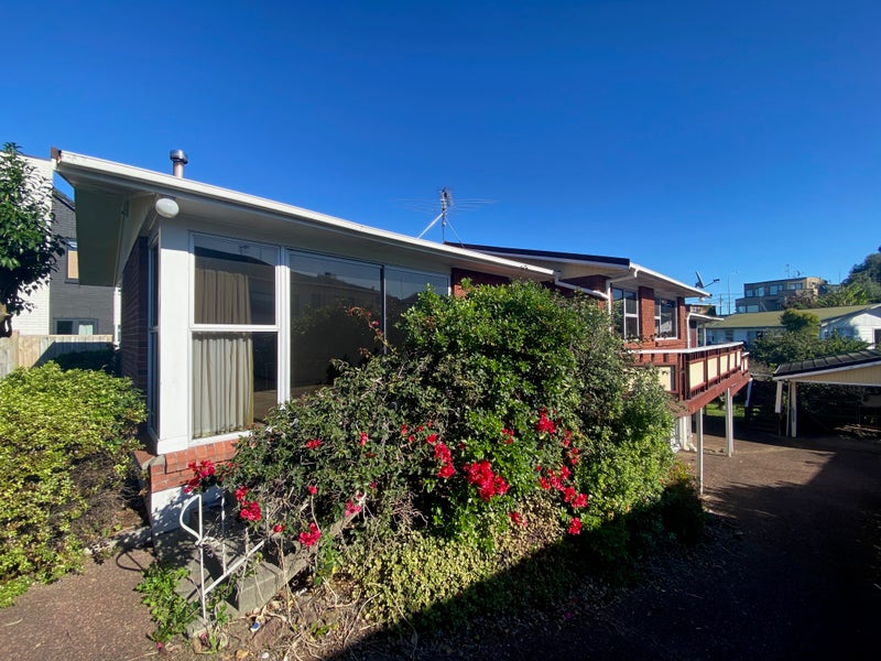 29 Knightsbridge Drive, Forrest Hill, Auckland - Carousel 1