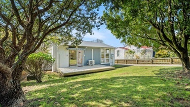 5 Tuakana Street, Point England, Auckland - Carousel 1