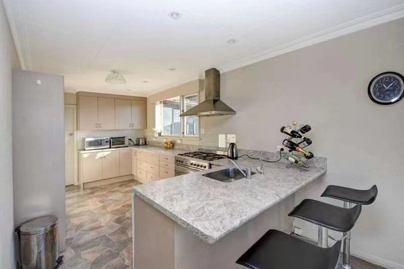 18 Preston Crescent, Belleknowes, Dunedin - Carousel 1