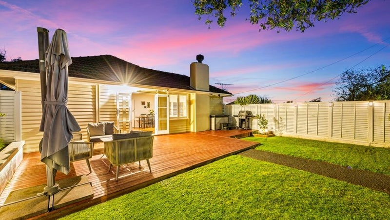 1/30 Selwyn Crescent, Forrest Hill, Auckland - Carousel 1