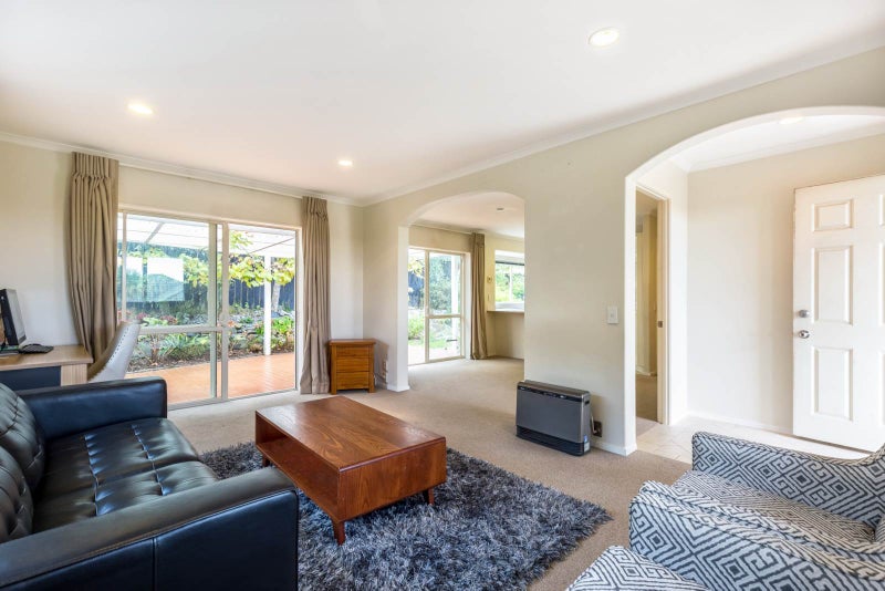 7 Belsera Court, Northpark, Auckland - Carousel 2