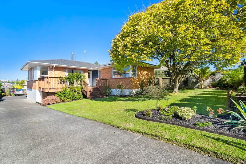 18 Dallas Place, New Windsor, Auckland - Carousel 1