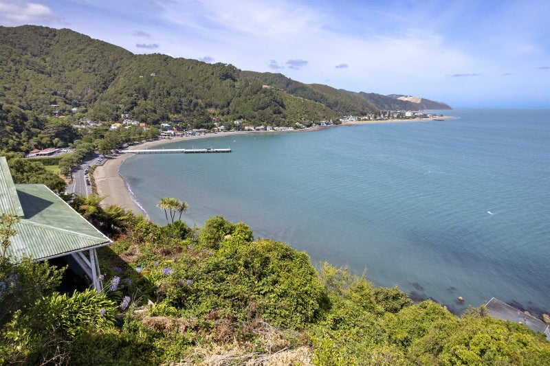 35 Ferry Road, Days Bay, Lower Hutt - Carousel 1