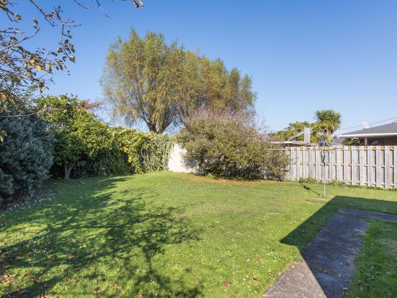 37 Wikiriwhi Crescent, Awapuni, Palmerston North - Carousel 13