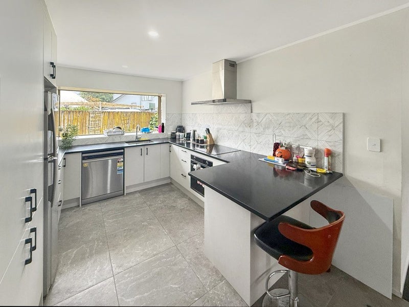5 Enuamanu Road, Favona, Auckland - Carousel 2