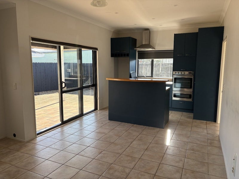 76 Edgewater Drive, Pakuranga, Auckland - Carousel 2