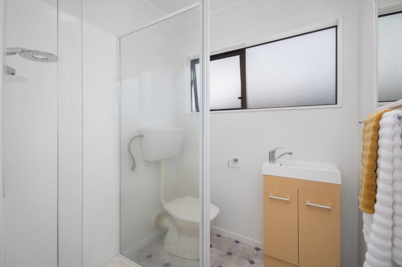 2/6 Gosford Drive, Botany Downs, Auckland - Carousel 15