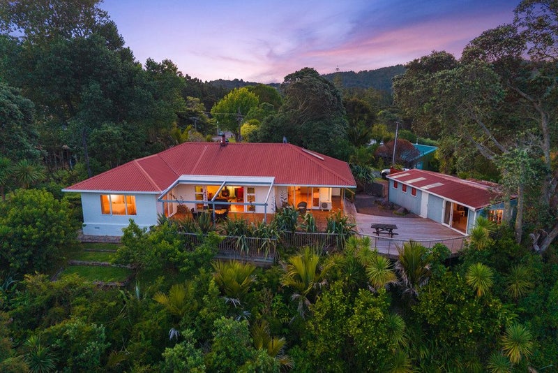 77 Minnehaha Avenue, Titirangi, Auckland - Carousel 1