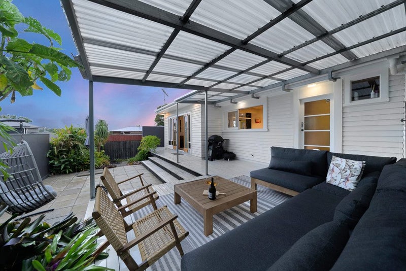 11 Bradbury Road, Botany Downs, Auckland - Carousel 1