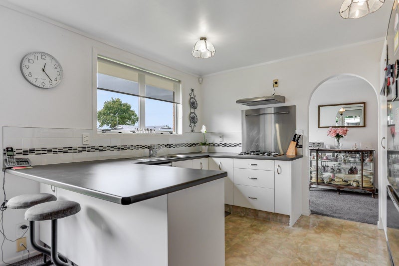 5 Chamberlain Place, Chartwell, Hamilton - Carousel 2