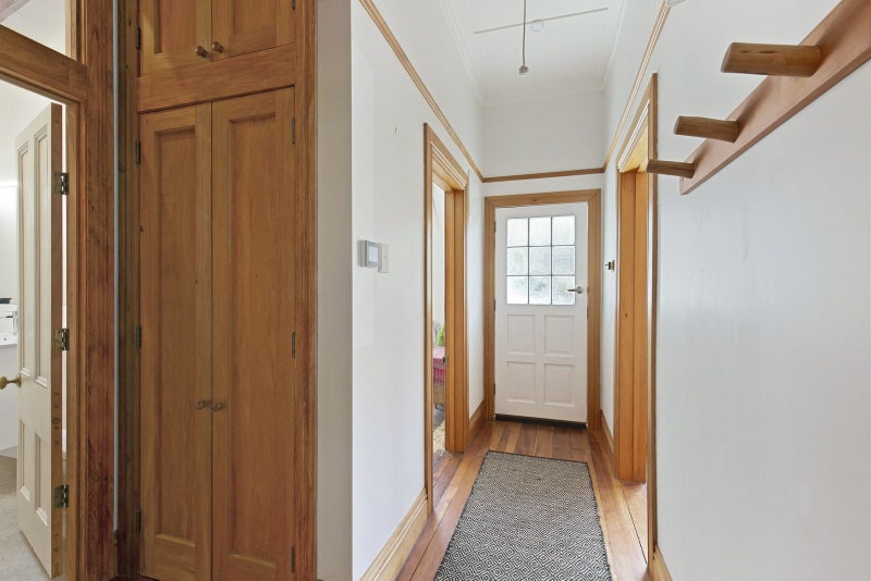 31 Edinburgh Terrace, Berhampore, Wellington - Carousel 12