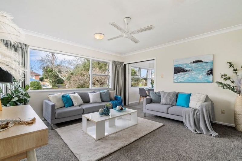 13 Mickle Street, Te Atatu South, Auckland - Carousel 2