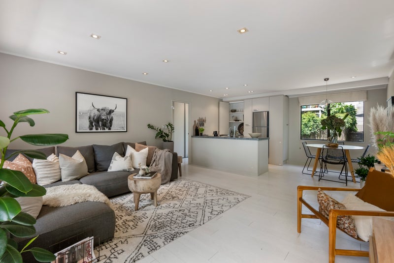 4/37 ONEWA RD, Northcote, North Shore City - Carousel 2