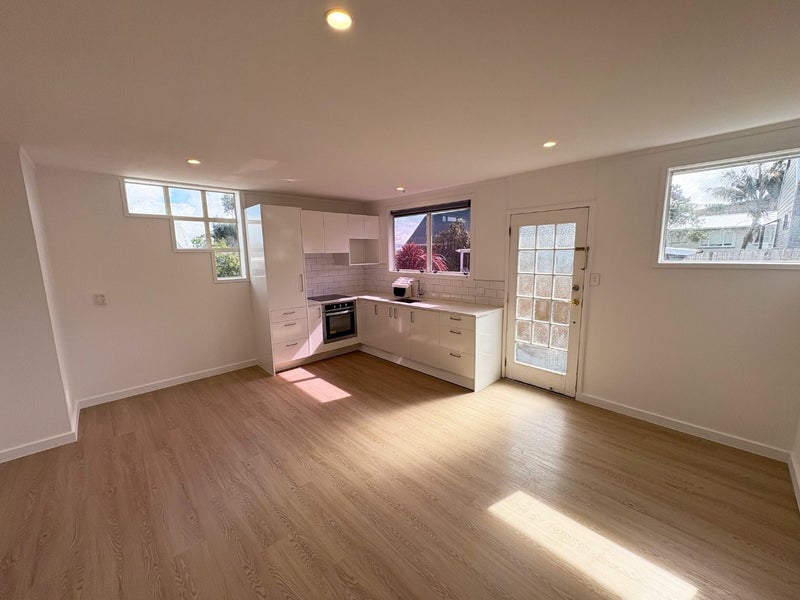 5/28 Saxon Street, Waterview, Auckland - Carousel 2