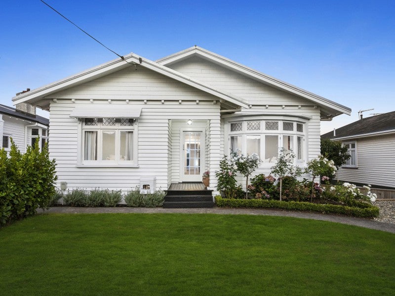 3 Kitchener Terrace, Moturoa, New Plymouth - Carousel 1