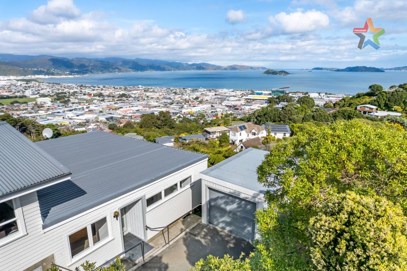 5/30 London Road, Korokoro, Lower Hutt - Carousel 1
