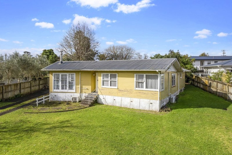 3 Gill Avenue, Te Atatu Peninsula, Auckland - Carousel 2