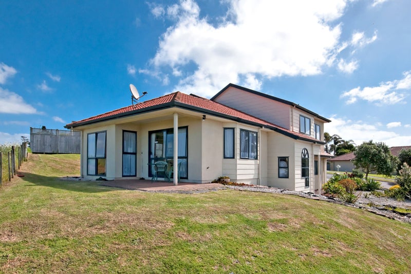49 Richfield Crescent, Westgate, Auckland - Carousel 1
