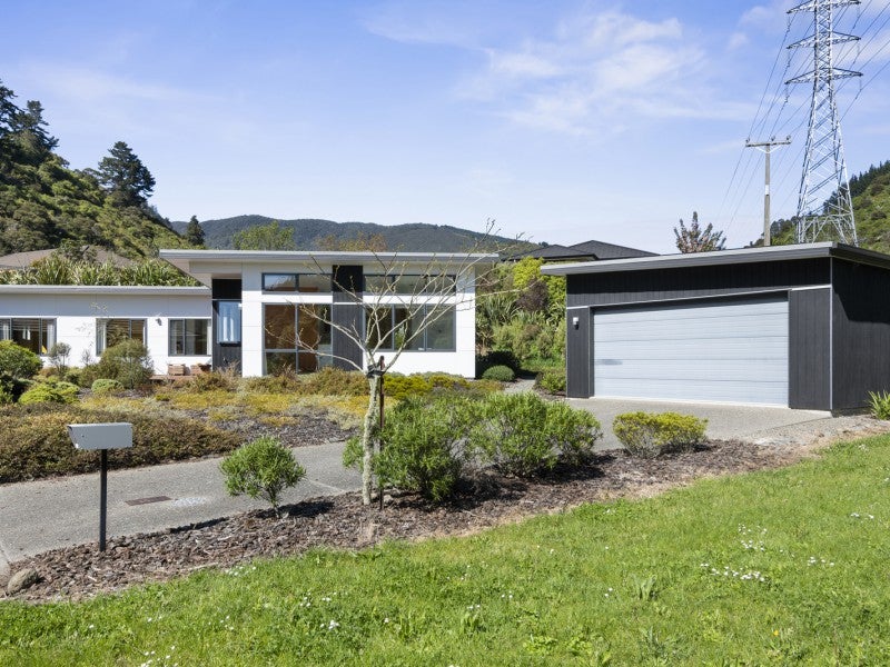 11 Tindle Place, The Brook, Nelson - Carousel 1