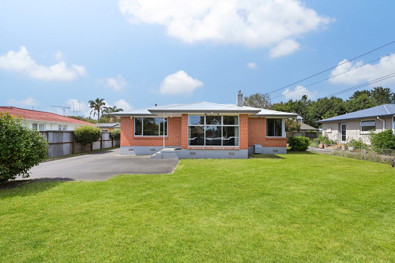 130 Masters Avenue, Silverdale, Hamilton - Carousel 1