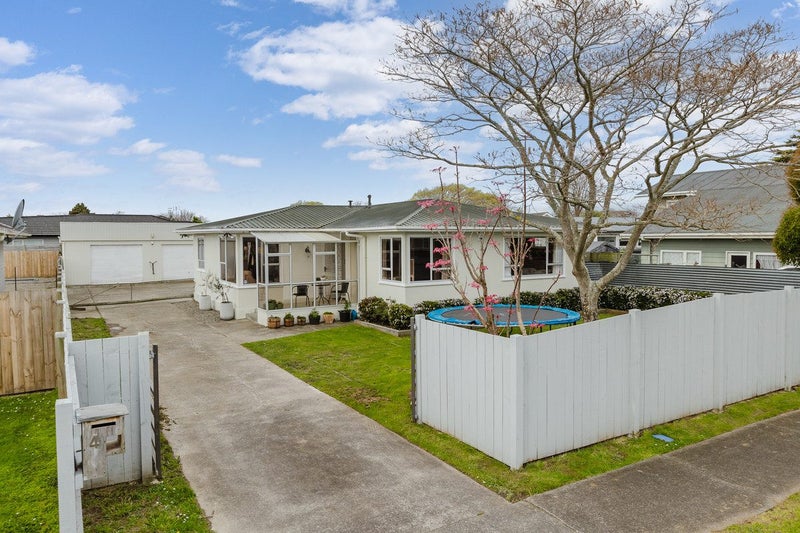 4 Sutherland Crescent, Westbrook, Palmerston North - Carousel 1