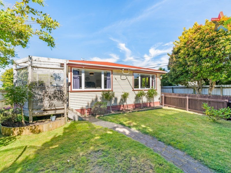 1/4 Tui Grove, Elderslea, Upper Hutt - Carousel 2