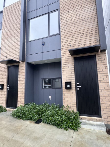 17 Parkwood Avenue, Westgate, Auckland - Carousel 2