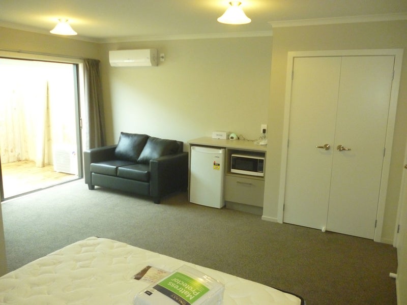 3/21 Vialou Street, Hamilton Central, Hamilton - Carousel 2