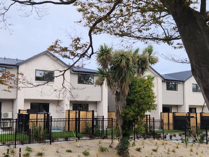 4/2 Matata Place, Dallington, Christchurch - Carousel 1