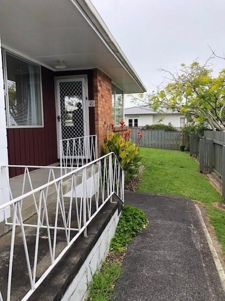 6B Mountain View Road, Morningside, Auckland - Carousel 2