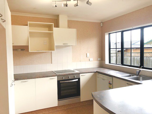 8 Cottesmore Place, Huntington Park, Auckland - Carousel 2