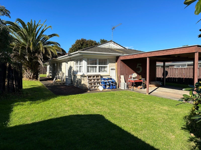 20 Hamilton Place, Glenfield, Auckland - Carousel 2